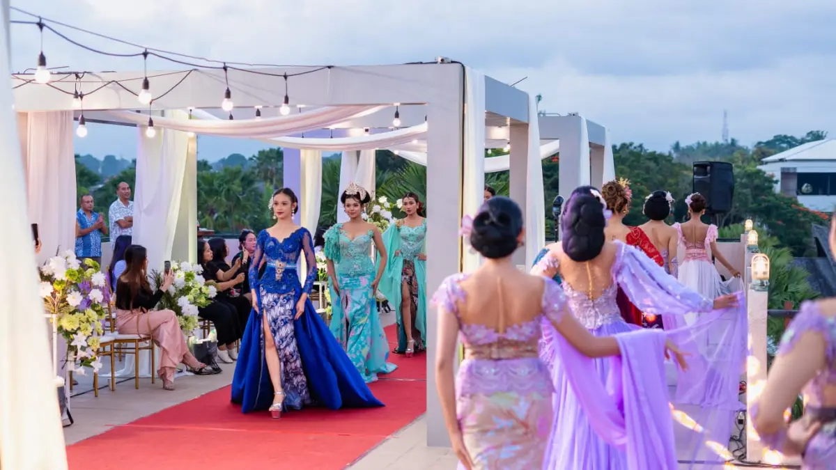 Fashion Show dengan koleksi bernuansa Bali kontemporer dan tradisional (ist/radarbali.id)