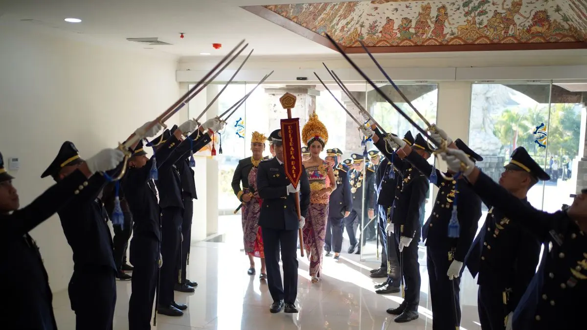 ALA MILITER: Rangkaian seremoni wisuda Poltrada 2026. (ist/radarbali.id)