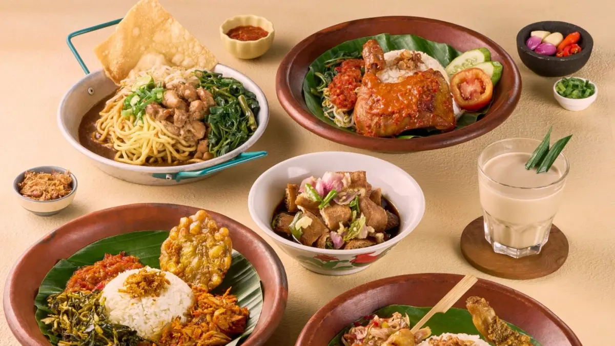 BERAGAM: Menu sajian di The People’s Cafe ikut merayakan semangat tersebut lewat “Pesta Rasa Nusantara". (ist/radarbali.id)