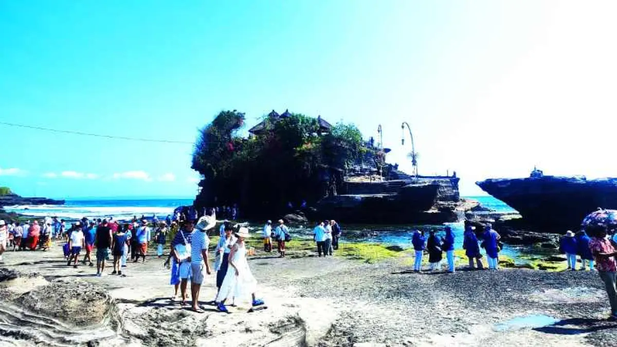Ilustrasi cuaca cerah di Tanah Lot, Tabanan. (dok. Radar Bali)