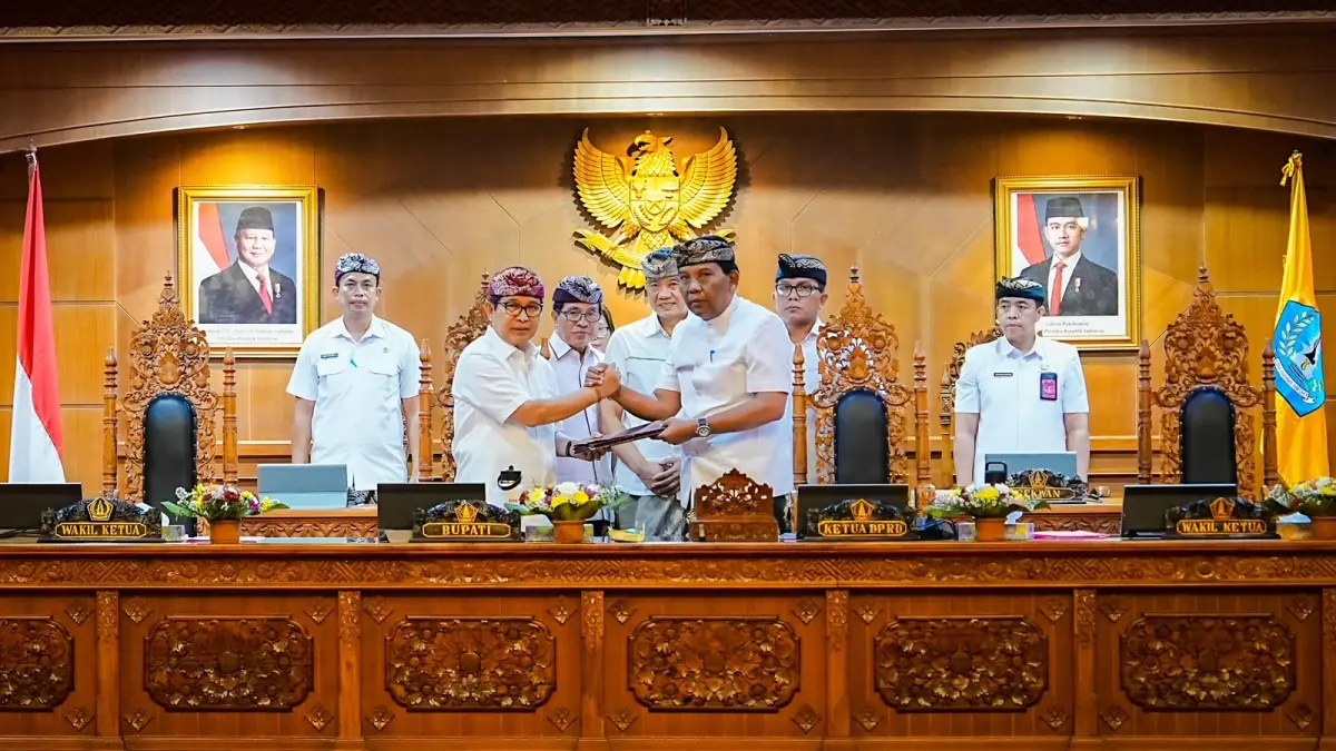Bupati Wayan Adi Arnawa saat Rapat Paripurna DPRD Badung di Ruang Utama Gosana, Gedung DPRD Badung, Kamis (13/8)
