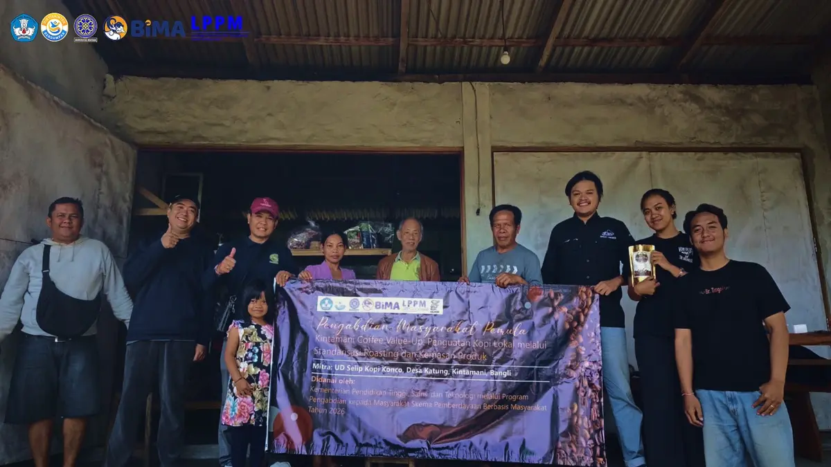 Tim pengabdian bersama mitra UD Selip Kopi Konco, Desa Katung, Kintamani, dalam program penguatan kopi lokal Kintamani
