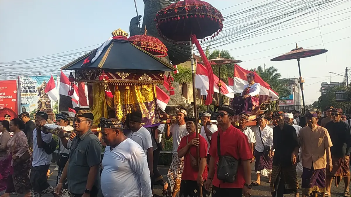 UNIK : Prosesi pernikahan/pawiwahan sakral di Puri Agung Singasana Tabanan mempelai laki-laki dan perempuan menjalani ritual langka Gong Beri dan Joli Kerajaan. (Juliadi/Radar Bali)