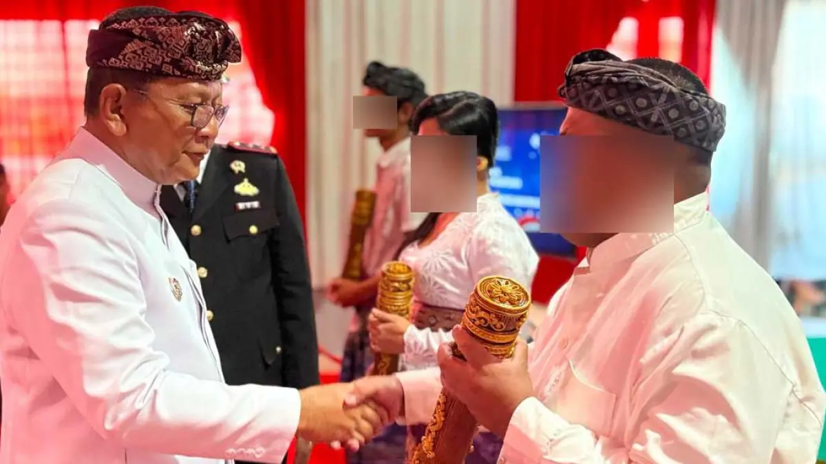 DAPAT REMISI AGUSTUSAN : Napi di Lapas Singaraja mendapatkan remisi. Satu di&nbsp; antaranya langsung bebas (paling kanan). (francelino junior)