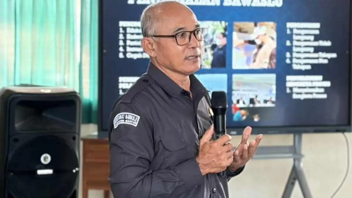BEBERKAN PEMETAAN :&nbsp;Ketua Bawaslu Gianyar Wayan Hartawan. (foto: istimewa)