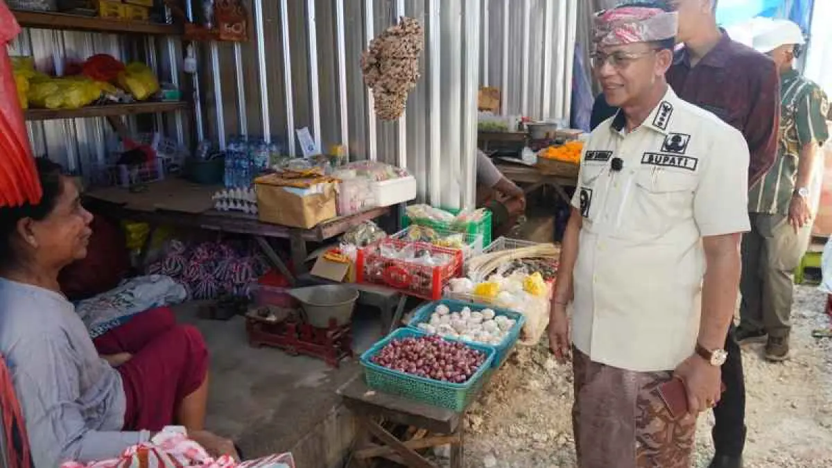BERI PEMAHAMAN : Relokasi pedagang Pasar Mentigi (Foto: Humas Pemkab Klungkung)