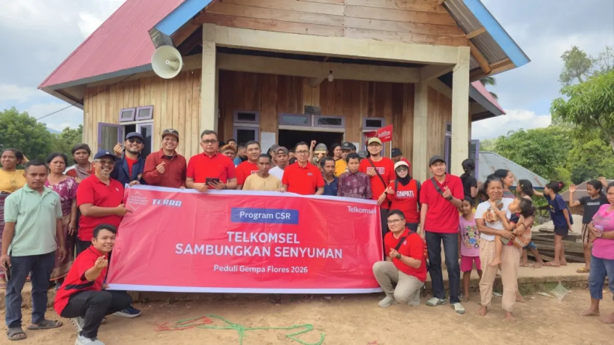 MELAYANI SEPENUH HATI:  Bantuan logistik, layanan internet dan kartu Telkomsel, serta WiFi gratis untuk membantu memenuhi kebutuhan dasar sekaligus menjaga konektivitas masyarakat selama masa tanggap darurat dan pemulihan