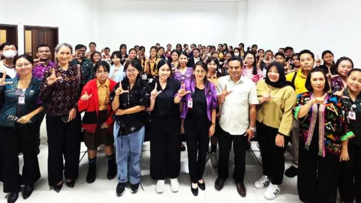 DISAMBUT ANTUSIAS : Pelatihan resensi buku di Gedung Dharma Negara Alaya (DNA). (foto: ist)