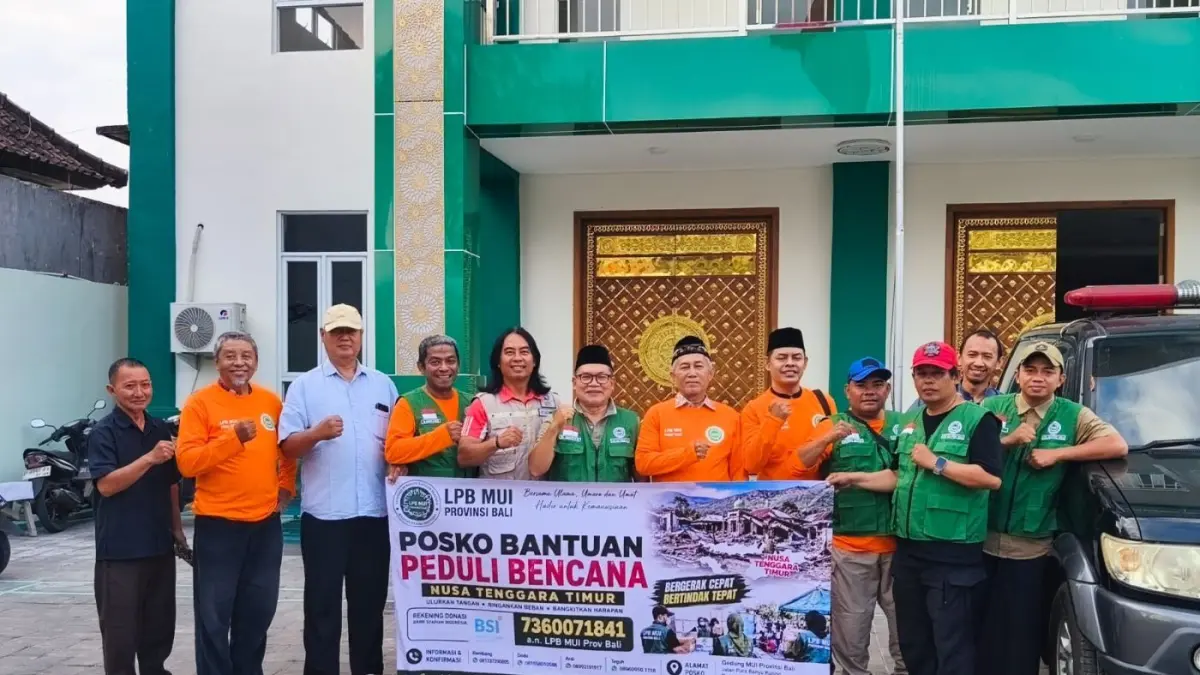 MISI KEMANUSIAAN: Tim LPB MUI Provinsi Bali saat acara pelepasan di halaman lembaga umat tersebut Sabtu (22/8/2026). (Tim Humas MUI Bali for radarbali.id)