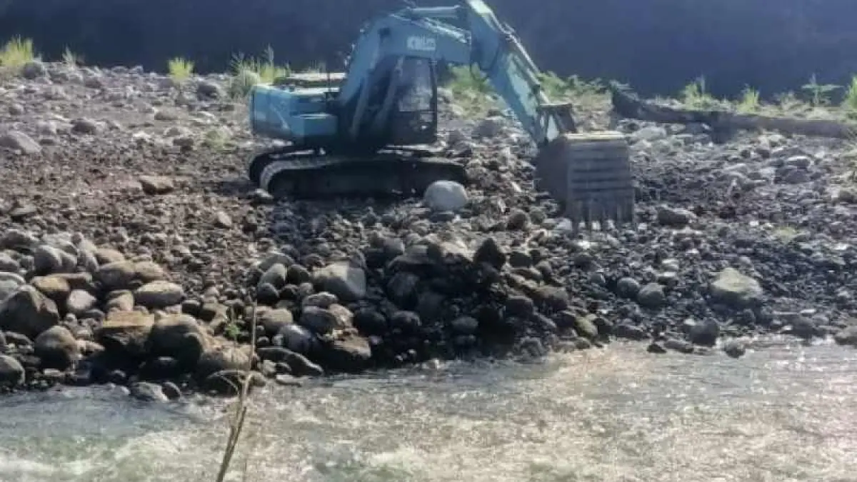 GERUS PERMUKIMAN WARGA : Normalisasi aliran Sungai Unda wilayah Desa Tangkas. (foto: istimewa)