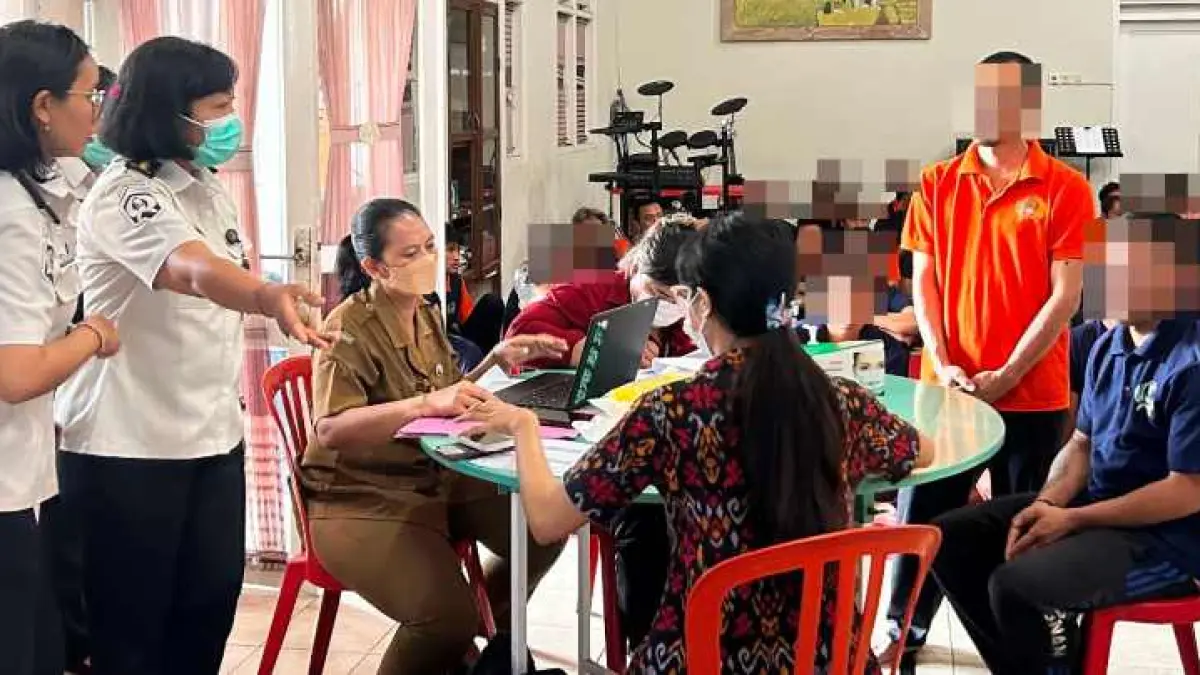 DICEK KEBUGARANNYA : Cek kesehatan gratis (CKG) terhadap puluhan warga binaan di dalam Lapas Kelas IIB Tabanan. (foto:istimewa).&nbsp;