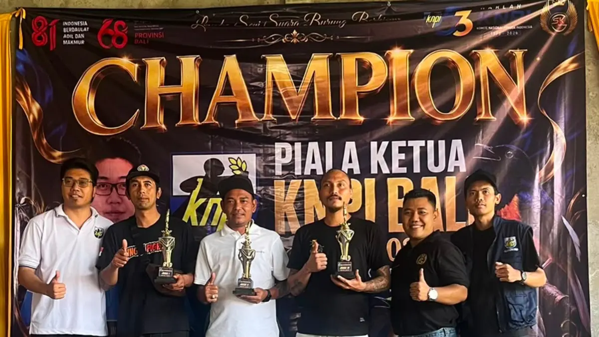 Para pemenang Lomba Burung Berkicau “PIALA KETUA KNPI BALI CUP 2026 di Gantangan Sari Karya, Desa Akah, Kabupaten Klungkung, Minggu (23/8/2026).
