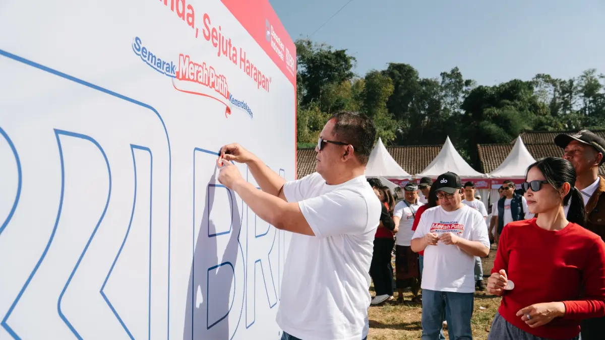 Regional CEO BRI Region 17 Denpasar Hery Noercahya, dalam aksi Wall Donation “Satu Tanda, Sejuta Harapan” di Desa BRILiaN Angseri, Baturiti, Tabanan, Bali, Sabtu (22/8/2026).