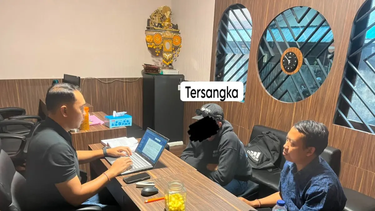 DIPERIKSA: WNA Australia berinisial BA, 27, diamankan personel Satreskrim Polres Badung di Bandara I Gusti Ngurah Rai. (ist/radarbali.id)