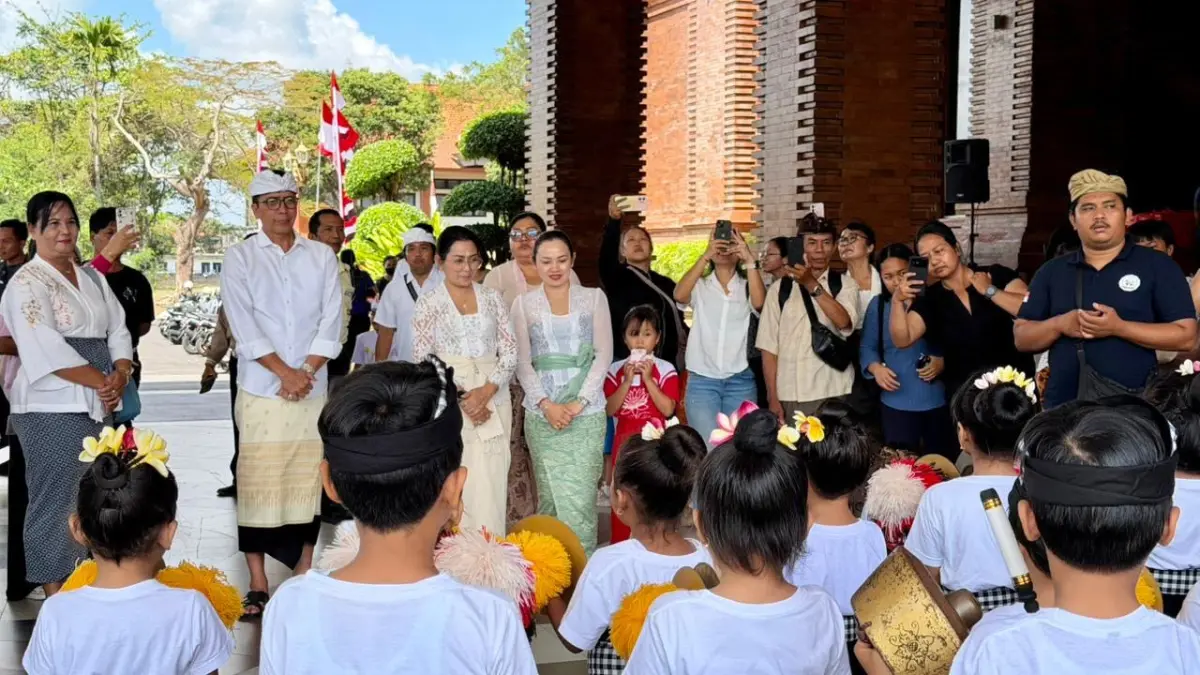 Bunda PAUD Kabupaten Badung, Nyonya Rasniathi Adi Arnawa saat acara Gelar Kreativitas Lomba PAUD/TK Se-Kabupaten Badung di Gedung Balai Budaya Giri Nata Mandala, kompleks Puspem Badung, Kamis (27/8).