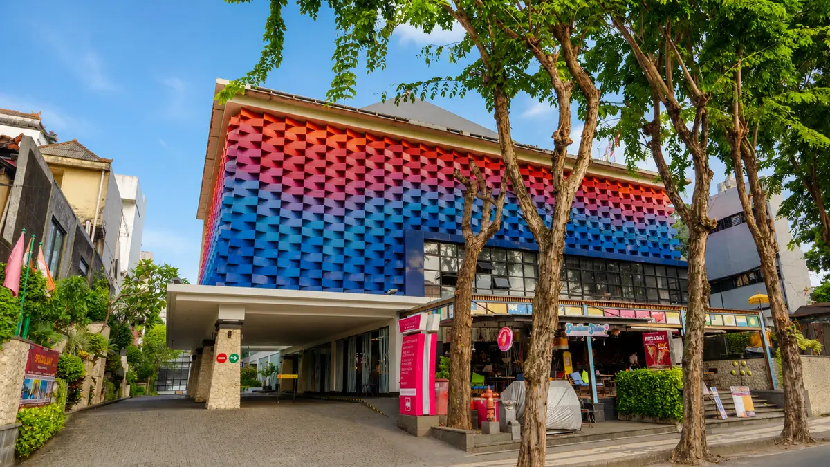 facade fave hotel Kuta Kartika Plaza