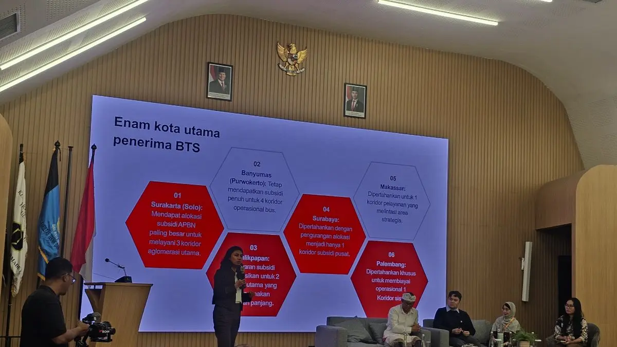 TRANSPORTASI PUBLIK: Diskusi publik bertajuk Bali Bicara: Masa Depan Transportasi Publik Bali yang digelar World Resource Institute (WRI) Indonesia bersama Universitas Warmadewa di Fakultas Teknik Universitas Warmadewa, Denpasar,  Kamis (27/2026). (NI KADEK NOVI FEBRIANI/radarbali.id)