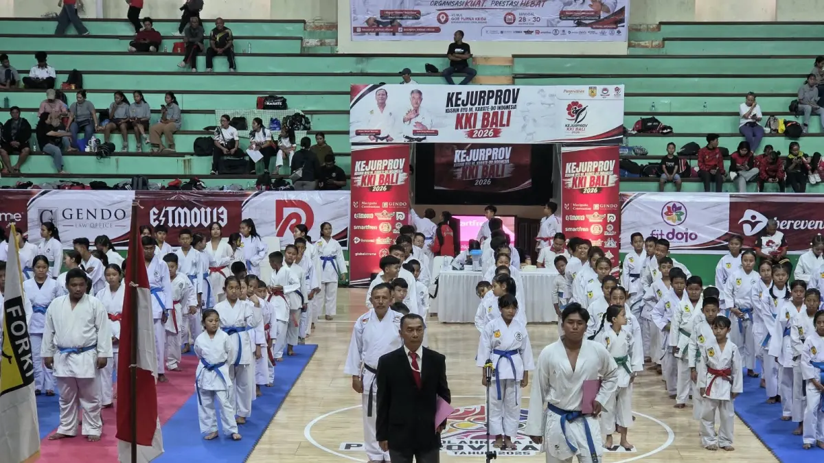 Suasana pembukaan Turnamen Kejurprov Kushin Ryu M Karate-Do Indonesia (KKI) Bali yang resmi mulai digelar pada Jumat (28/8/2026) di GOR Purna Krida Kerobokan Badung. (Marsellus Pampur/Radar Bali)