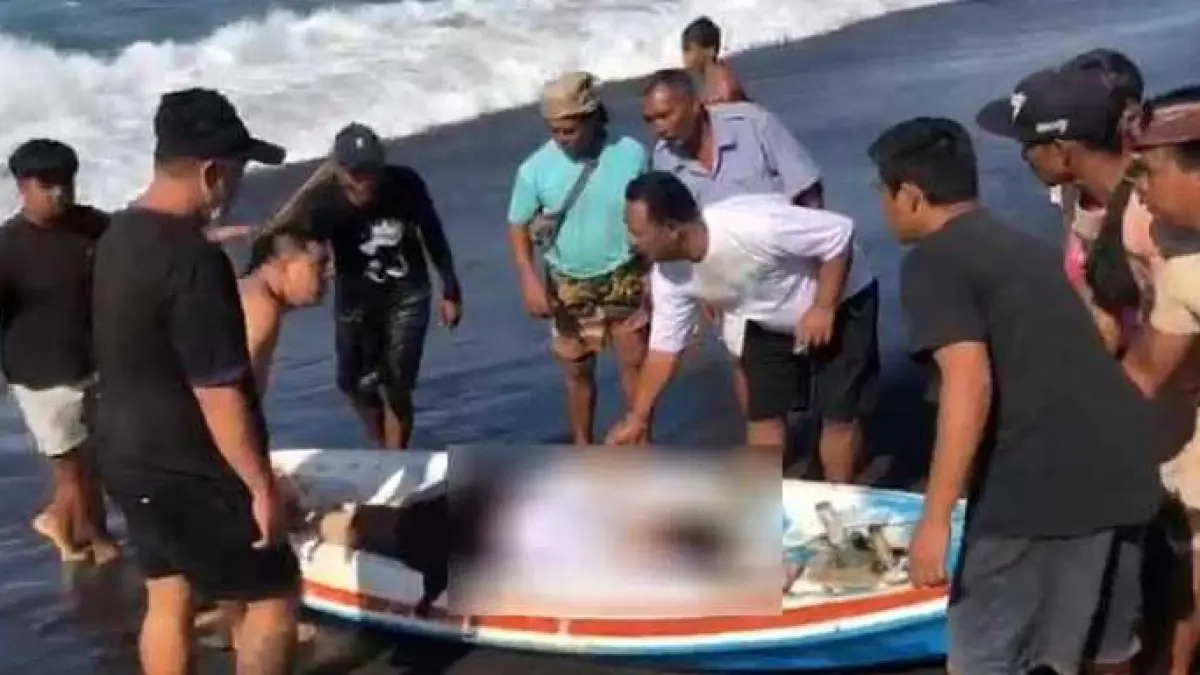 TERSERET ARUS : Nahas pasutri di Pantai Goa Lawah, rest area Desa Pesinggahan, Kecamatan Dawan, Klungkung. (foto:ist)