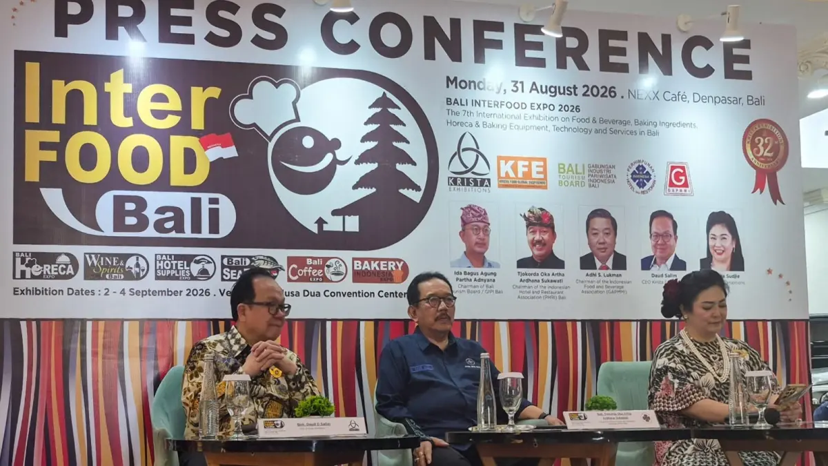SAMBUT BALI INTERFOOD: (ki-ka) Daud D. Salim (CEO Krista Exhibitions) Cok Ace dan Christina Sudjie (CMO Krista Exhibitions) pada Jumpa Pers, di Nexx Cafe, Denpasar (31/8).