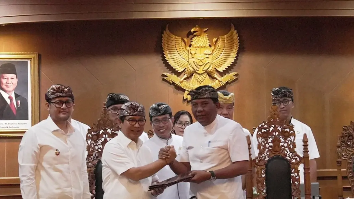 Bupati Wayan Adi Arnawa daan Wabup Bagus Alit Sucipta saat Rapat Paripurna DPRD Kabupaten Badung di Ruang Sidang Utama Gosana, Kantor DPRD Badung, Kamis (3/9).