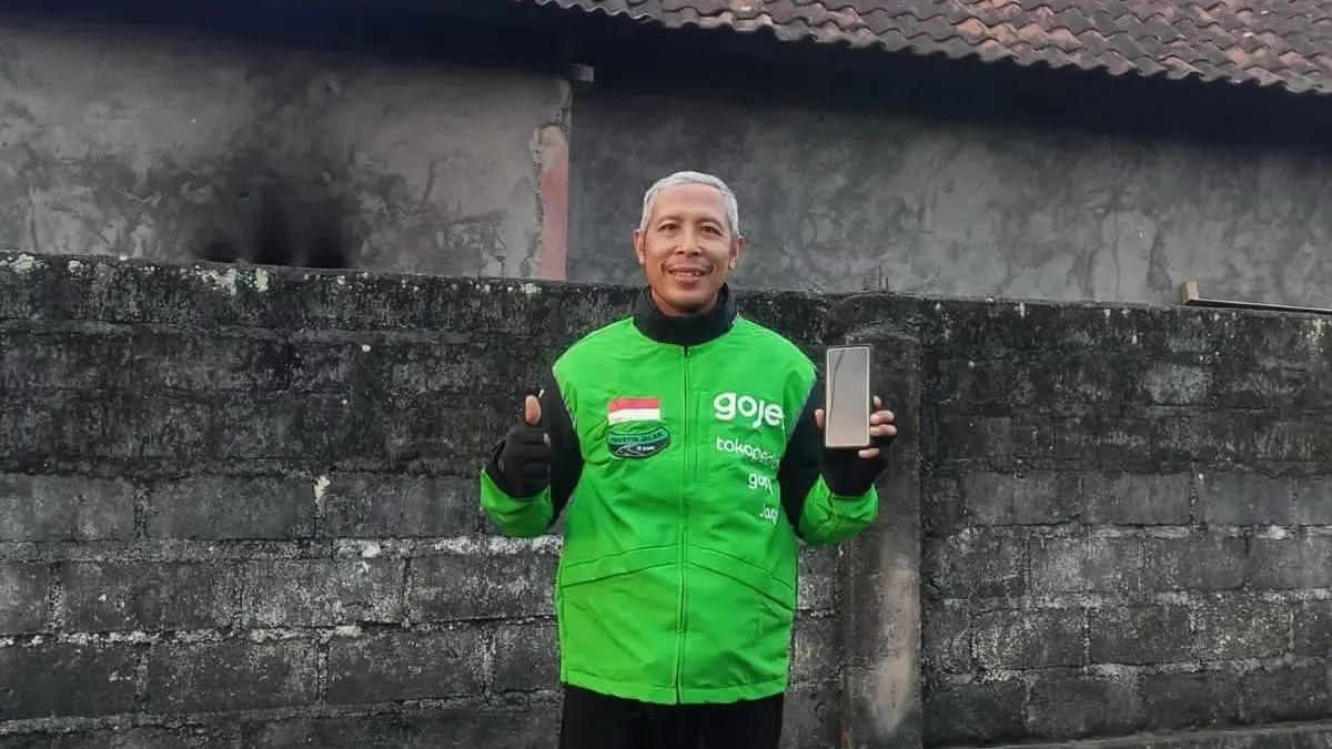 Nyoman Apriyuda, 48.