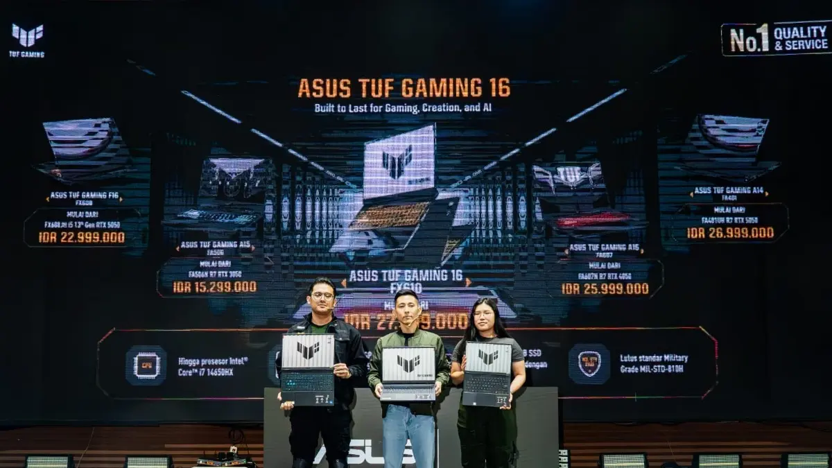 Dari kiri: Adrian Pradipta – Technical Public Relations ASUS Indonesia, Lenny Lin – Country Manager ASUS Indonesia, Jesslyn Yee – Consumer Product Manager, ASUS Indonesia.