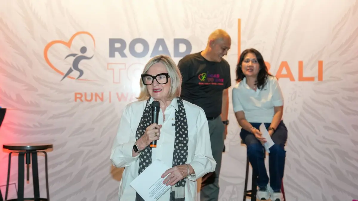 UTAMAKAN KUALITAS DAN DAMPAK SOSIAL: Pendiri Bali Children Foundation, Margaret Barry (depan)  saat sesi Konferensi Pers di Kuta Bali, Sabtu (4/9/2026)