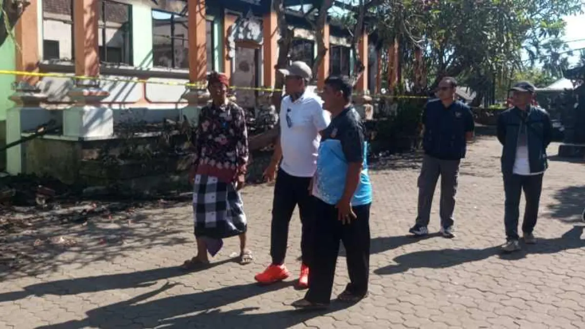 HANGUS TERBAKAR : SD Negeri 4 Tianyar Barat, Kecamatan Kubu, Karangasem, Sabtu (5/9/2026) malam. (Zulfika Rahman)