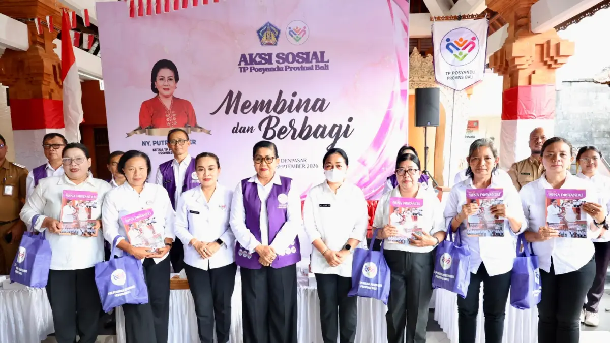 Ketua TP Posyandu Kota Denpasar Ny. Sagung Antari Jaya Negara saat menghadiri kegiatan Aksi Sosial "Membina dan Berbagi" TP Posyandu Provinsi Bali di Balai Banjar Bun, Kecamatan Denpasar Timur dan Balai Banjar Kelod, Kelurahan Renon, Denpasar Selatan, Senin (7/9/2026).