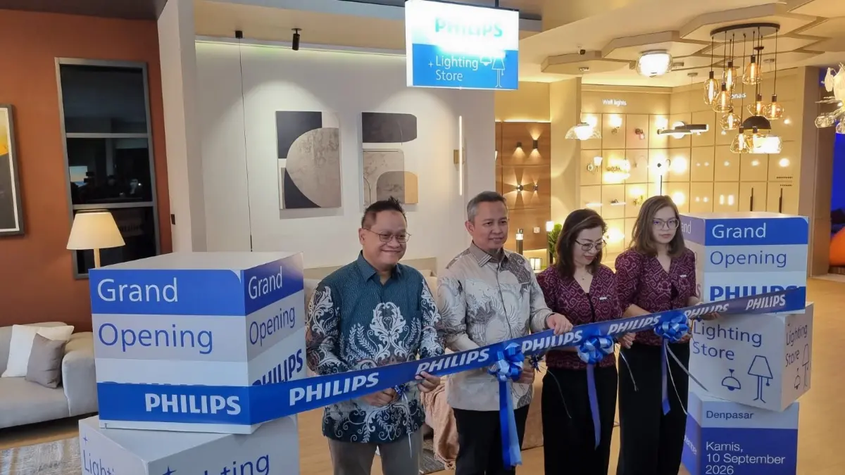 POTONG PITA: Suasana grand opening Philips Lighting Store Denpasar di Atika Galeria, Gatsu Tengah, Kamis (10/9/2026). (wayan putra/radar bali)