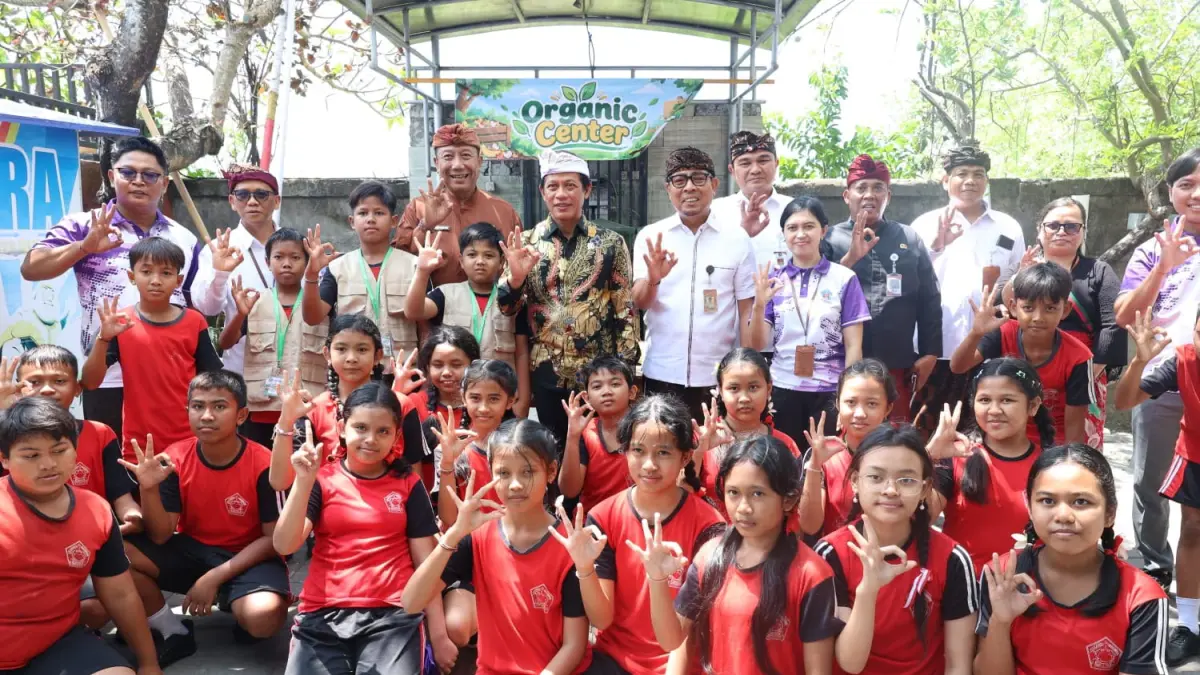 Wawali Arya Wibawa Dampingi Wamenko Pangan Tinjau Bank Sampah Gema Pelita, SDN 5 Pedungan