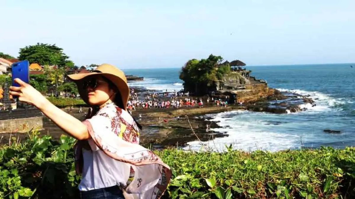 ilustrasi cuaca cerah di Tanah Lot, Tabanan. (Juliadi/Radar Bali)