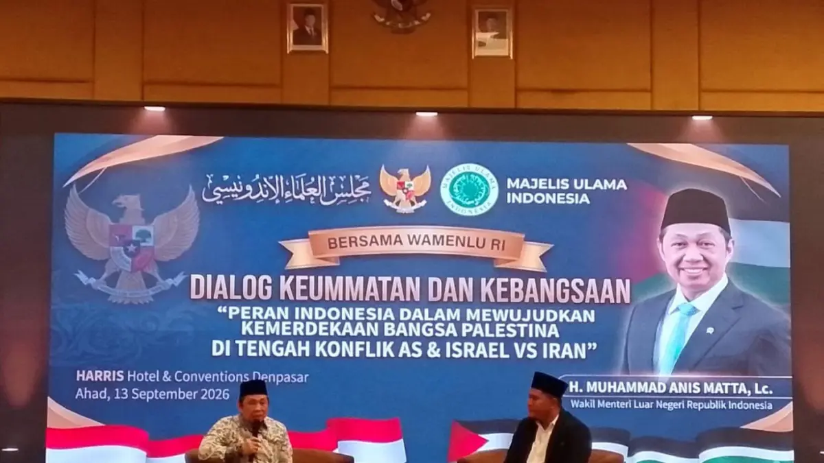 BAHAS PALESTINA: Wakil Menteri Luar Negeri, H.Muhammad Anis Matta (kiri) saat mengisi sesi dialog keumatan dan kebangsaan Majelis Ulama Indonesia Provinsi Bali,di Hotel Haris Denpasar,pada 13 September 2026. ( NOVIAN/radarbali.id)