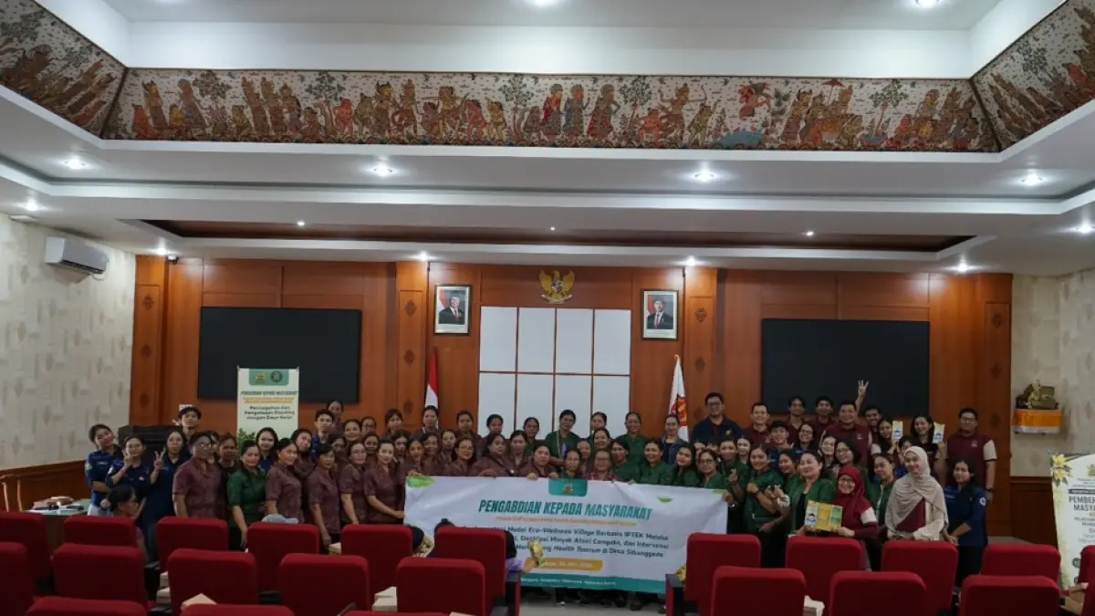 Sesi Foto Bersama Program Studi Sarjana Farmasi, Fakultas Farmasi Universitas Mahasaraswati (Unmas) Denpasar