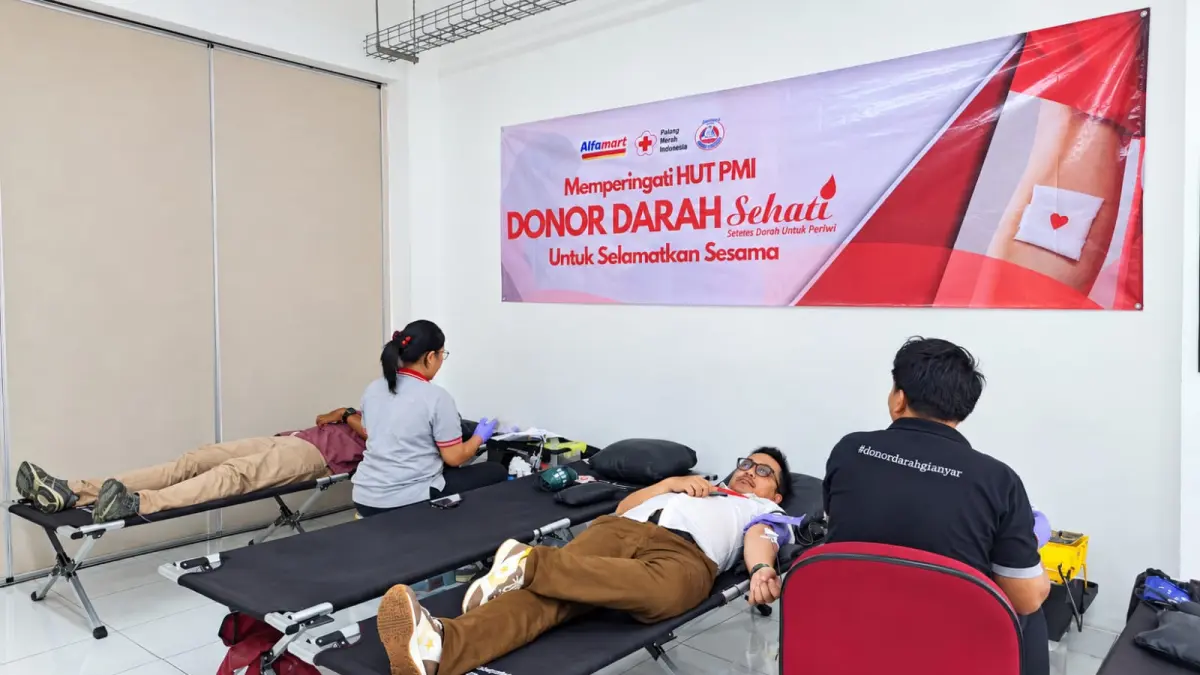 Memperingati Hari Ulang Tahun (HUT) ke-81 Palang Merah Indonesia (PMI), Alfamart Menggelar Aksi Donor Darah