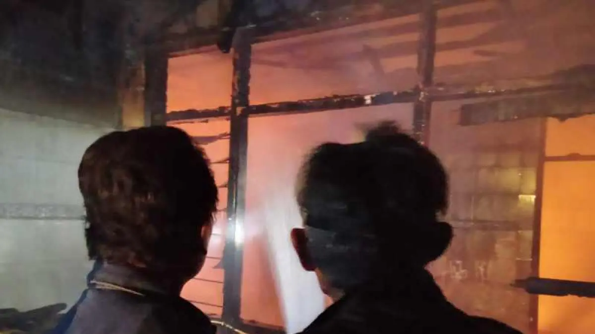 HANGUS TERBAKAR: Kebakaran menimpa rumah Marsum, di Gang Jambu, Banjar Taman Sari Anyar, Desa Anyar, Kecamatan Kediri, Tabanan. (ist)