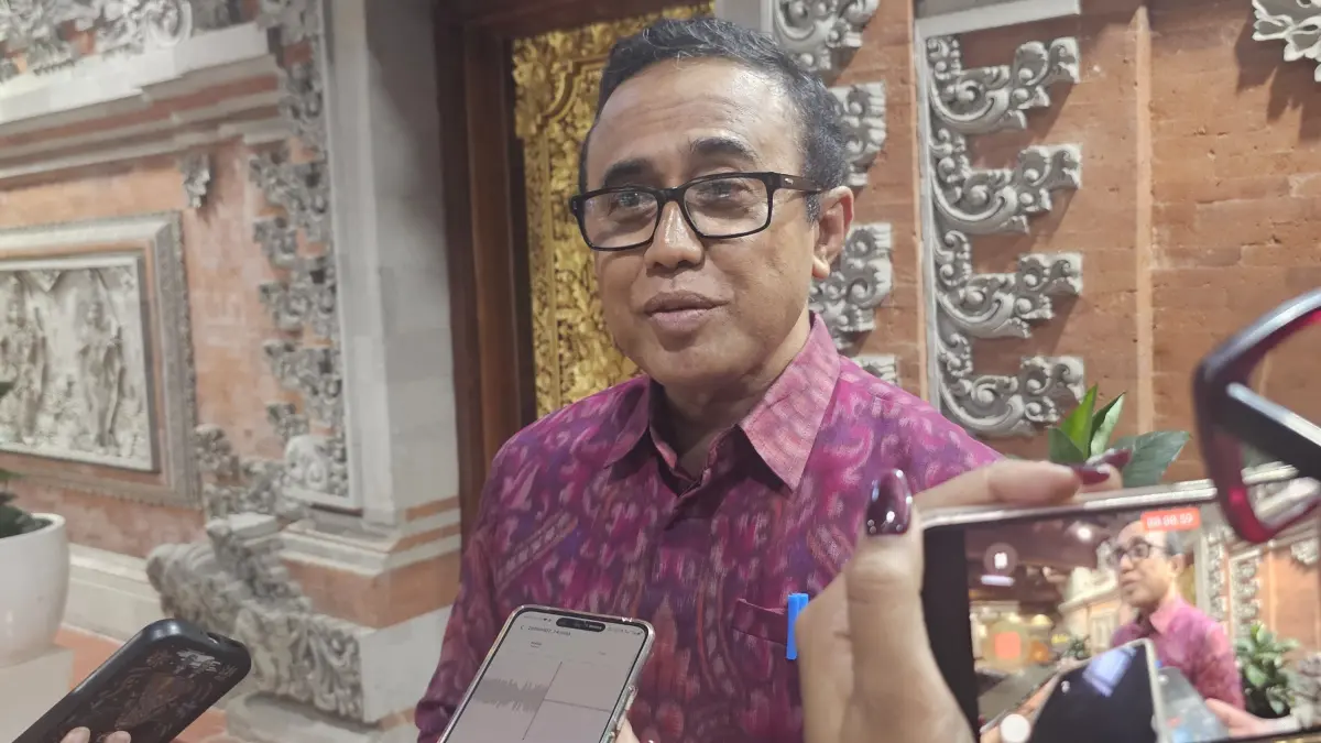 PANGKAS SIGNIFIKAN: Wali Kota Denpasar I Gusti Ngurah Jaya Negara menanggapi kritik PSI terkait pemangkasan anggaran Biaya Tak Terduga di Pemkot Denpasar. (IST/radarbali.id)