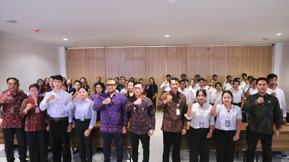 Bupati Klungkung, I Made Satria, membuka Pelatihan Berbasis Kompetensi SPA dan Pelatihan Sertifikasi Kompetensi Calon Pekerja Migran Indonesia (CPMI) Tahun 2026 yang berlangsung di Ruang Rapat Kantor Inspektorat Daerah Kabupaten Klungkung, Selasa (22/9/2026).