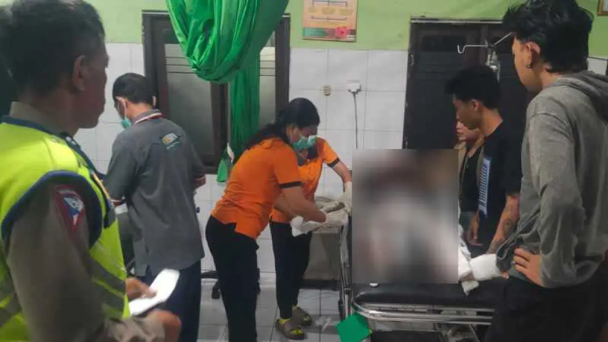 NAHAS DAN LUKA PARAH : IGKS menderita luka parah seusai kejadian. (foto:Polres Jembrana)