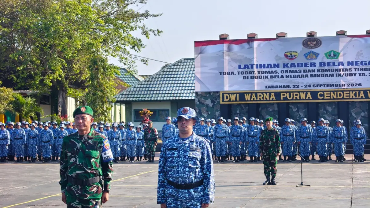 Peserta dari Kabupaten Tabanan mengikuti Latihan Kader Bela Negara Lingkup Masyarakat Tahun Anggaran 2026 di Dodik Bela Negara Rindam IX/Udayana, Selasa (22/9). (Diskominfo Tabanan For Radar Bali)