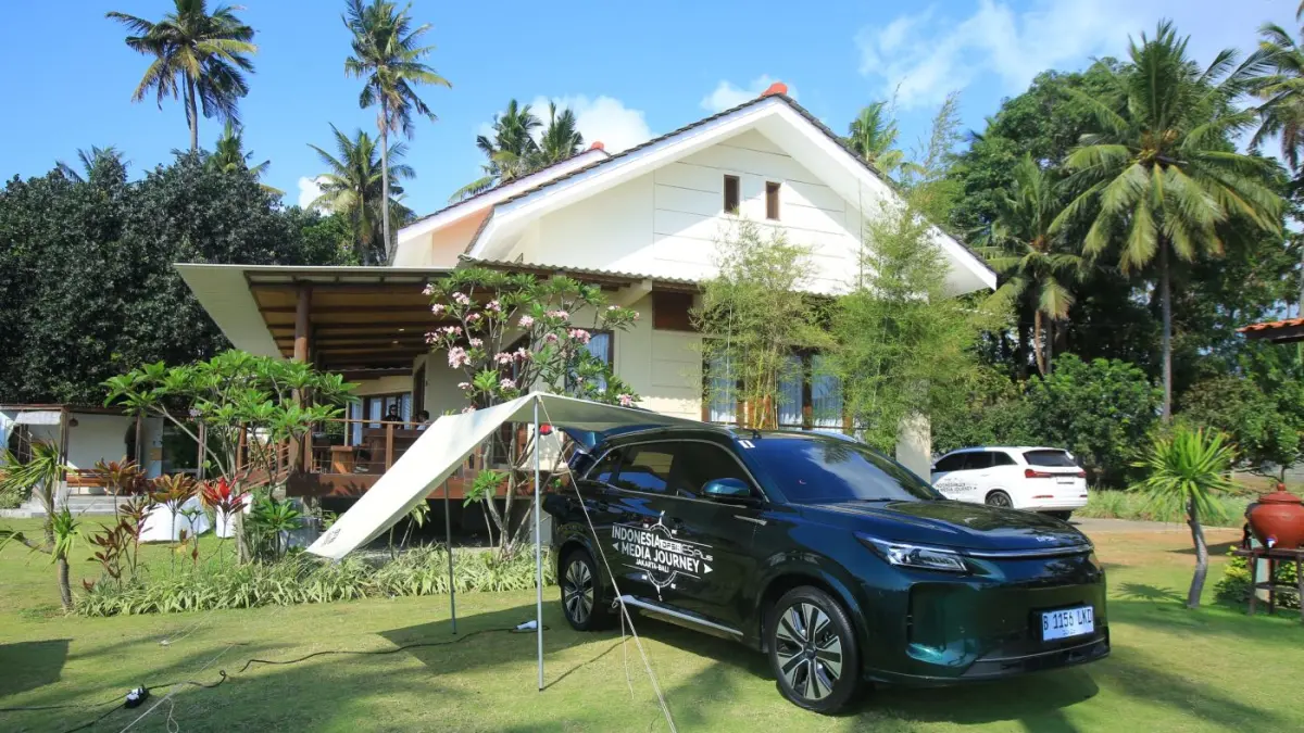 DILENGKAPI TENDA: Mobil canggih DFSK E5 Plus saat istirahat dalam perjalanan Jakarta Bali di jelajah Indonesia Media Journey 2026. (DFSK for radarbali.id)