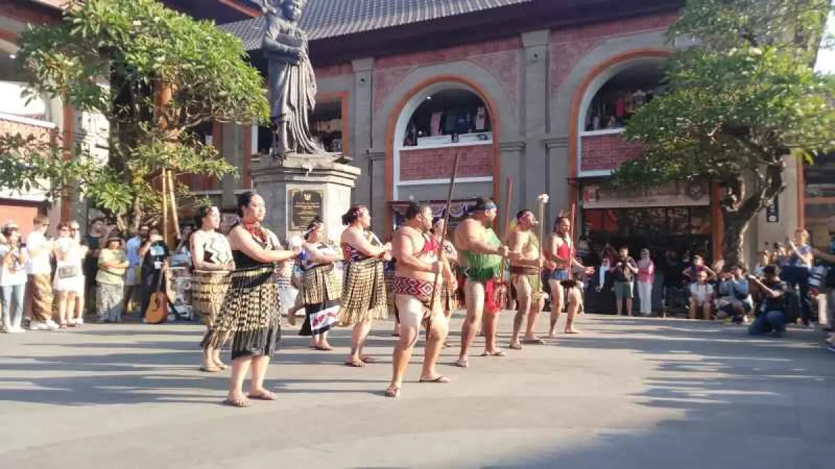 Pertunjukan Nusantara International Folklore Festival (Marsellus Pampur)