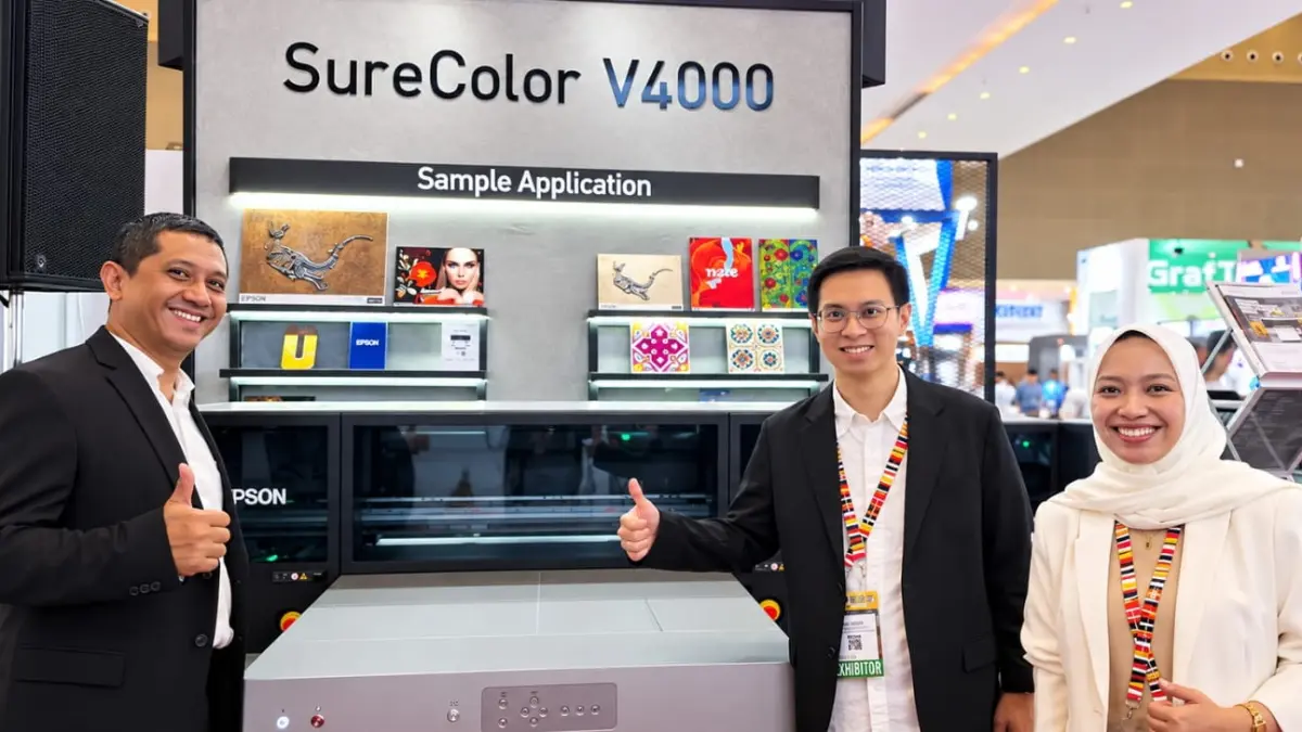SureColor V4000 menghadirkan teknologi UV flatbed dalam desain yang ringkas.