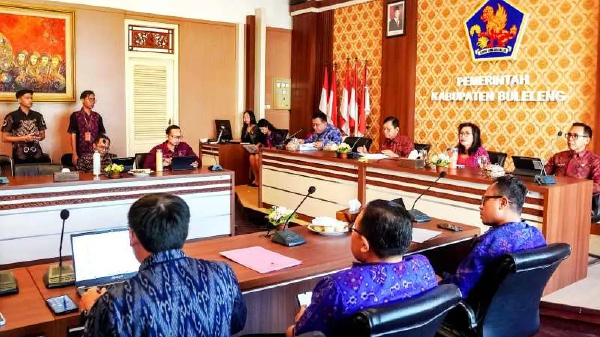 BAHAS RANPERBUP : Pemkab Buleleng membahas delapan ranperbup. Salah satunya berkaitan dengan beasiswa kuliah. (Foto: Pemkab Buleleng)