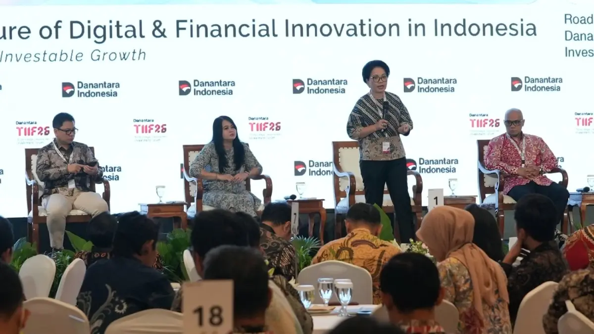 DTIIF 2026: Direktur Enterprise & Business Service Telkom Veranita Yosephine saat menyampaikan paparan dalam sesi panel “The Future of AI in Indonesia” pada rangkaian Road to Danantara Technology Innovation Investment Forum (DTIIF) 2026 di Auditorium Wisma Danantara Indonesia, Jakarta, Kamis (8/10). (Humas Telkom for radarbali.id)