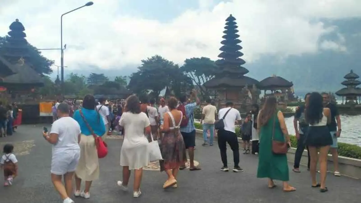 Ilustrasi cuacaa cerah berawan di Ulun Danu Beratan, Tabanan, beberapa waktu lalu. (Juliadi/Radar Bali)