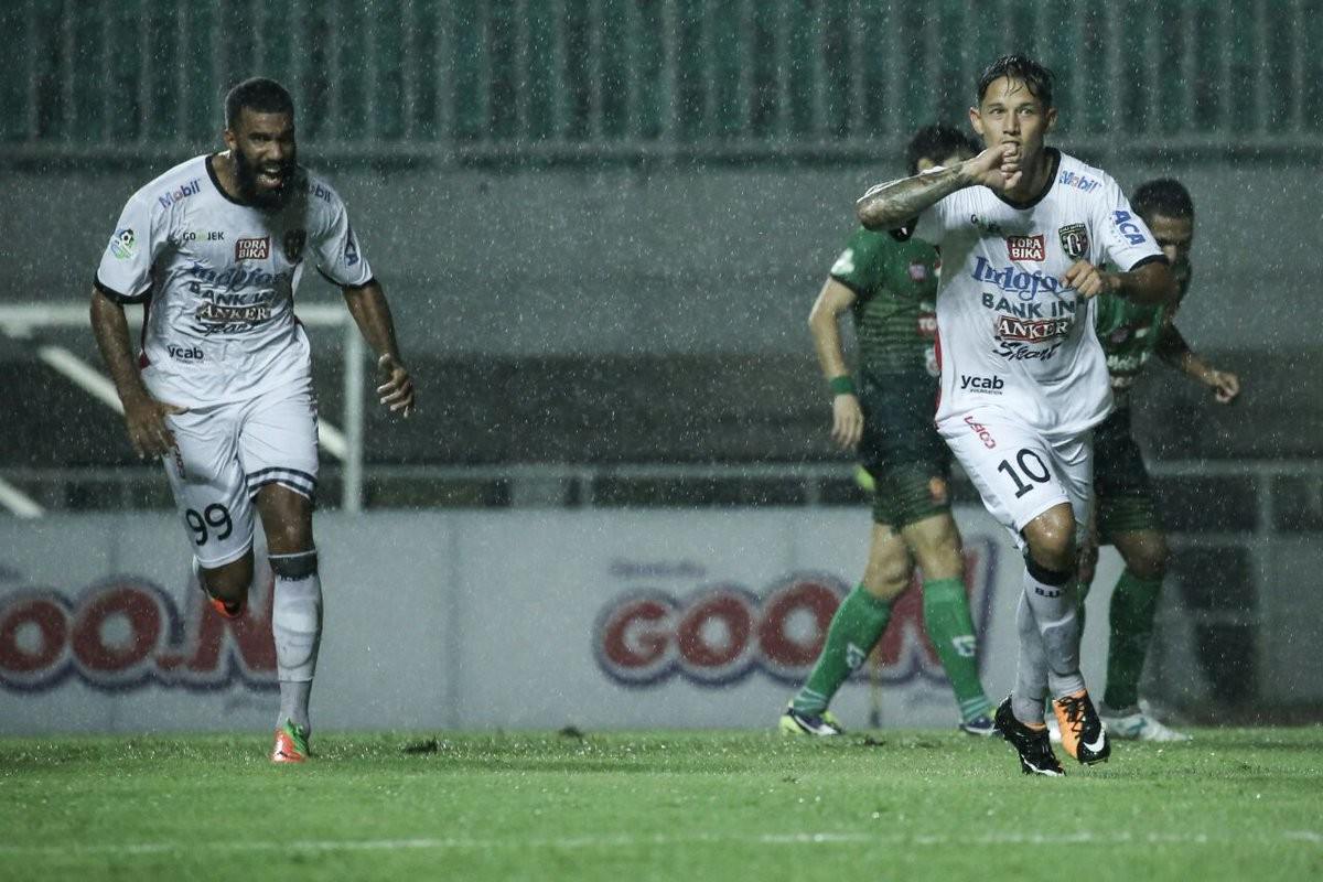 banjir-gol-berkat-aksi-gemilang-irfan-bachdim