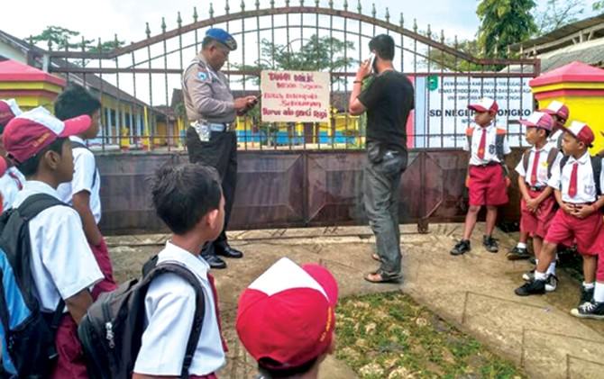 ccckkkpemilik-tanah-gusur-sdn-2-puhu-para-siswa-merana