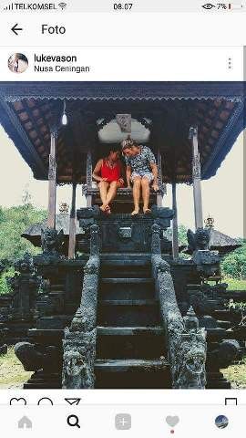 foto-wisman-duduk-di-pelinggih-bikin-resah-krama-bali